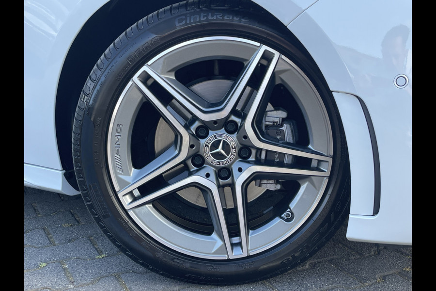Mercedes-Benz B-Klasse 200 AMG Line | Pano | Trekhaak | Camera | Ambient Light | Dodehoek | Keyless