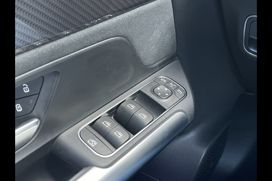 Mercedes-Benz B-Klasse 200 AMG Line | Pano | Trekhaak | Camera | Ambient Light | Dodehoek | Keyless