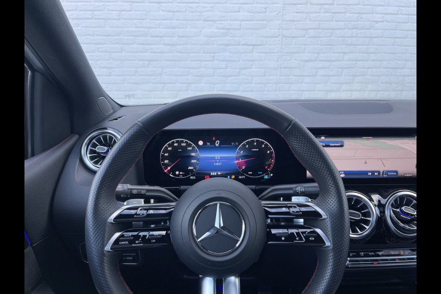 Mercedes-Benz B-Klasse 200 AMG Line | Pano | Trekhaak | Camera | Ambient Light | Dodehoek | Keyless