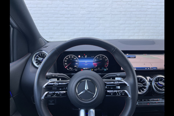 Mercedes-Benz B-Klasse 200 AMG Line | Pano | Trekhaak | Camera | Ambient Light | Dodehoek | Keyless