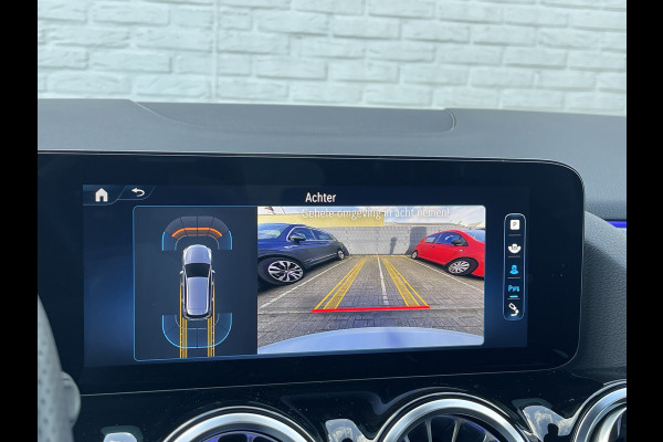 Mercedes-Benz B-Klasse 200 AMG Line | Pano | Trekhaak | Camera | Ambient Light | Dodehoek | Keyless