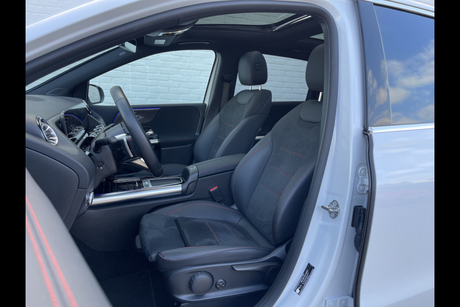 Mercedes-Benz B-Klasse 200 AMG Line | Pano | Trekhaak | Camera | Ambient Light | Dodehoek | Keyless