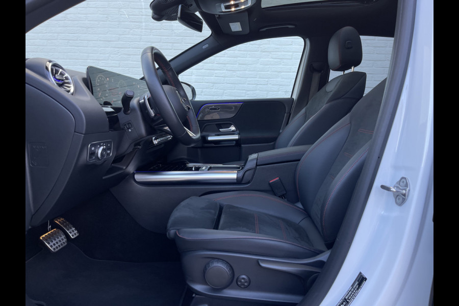 Mercedes-Benz B-Klasse 200 AMG Line | Pano | Trekhaak | Camera | Ambient Light | Dodehoek | Keyless