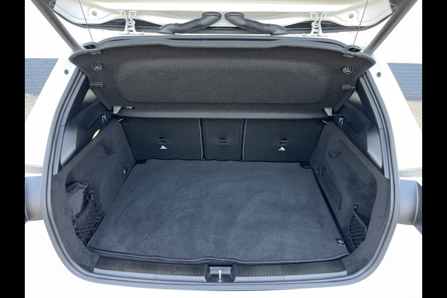 Mercedes-Benz B-Klasse 200 AMG Line | Pano | Trekhaak | Camera | Ambient Light | Dodehoek | Keyless