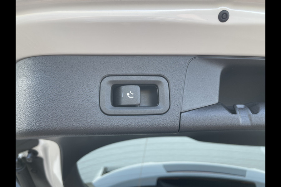 Mercedes-Benz B-Klasse 200 AMG Line | Pano | Trekhaak | Camera | Ambient Light | Dodehoek | Keyless
