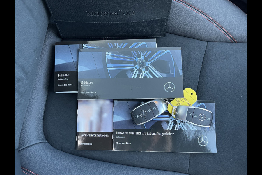 Mercedes-Benz B-Klasse 200 AMG Line | Pano | Trekhaak | Camera | Ambient Light | Dodehoek | Keyless