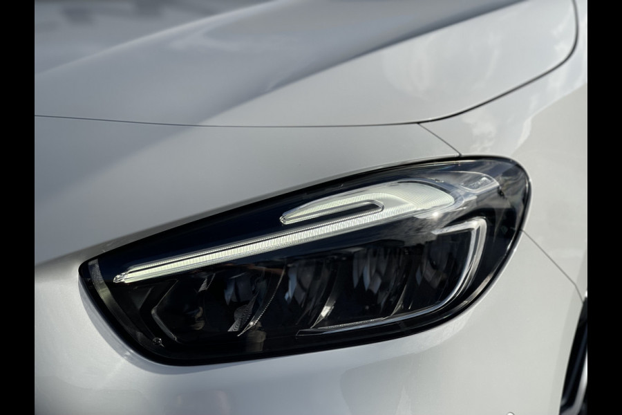 Mercedes-Benz B-Klasse 200 AMG Line | Pano | Trekhaak | Camera | Ambient Light | Dodehoek | Keyless