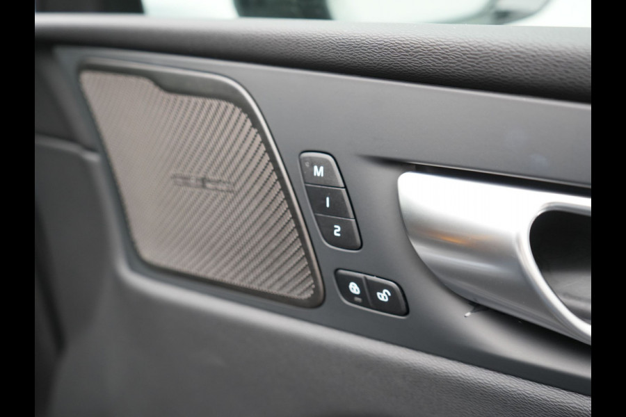 Volvo XC60 T8 AWD Polestar Engineered Plug in Hybrid 455pk Long Range Thunder Grey PHEV |  Panodak | Lederen Sportstoelen Memory | Google Assistant | Pilot Assist | Harman Kardon | Head Up | Adaptive Cruise | L.M. 21" | Virtual | 360 Camera | Navigatie | Apple Carplay |