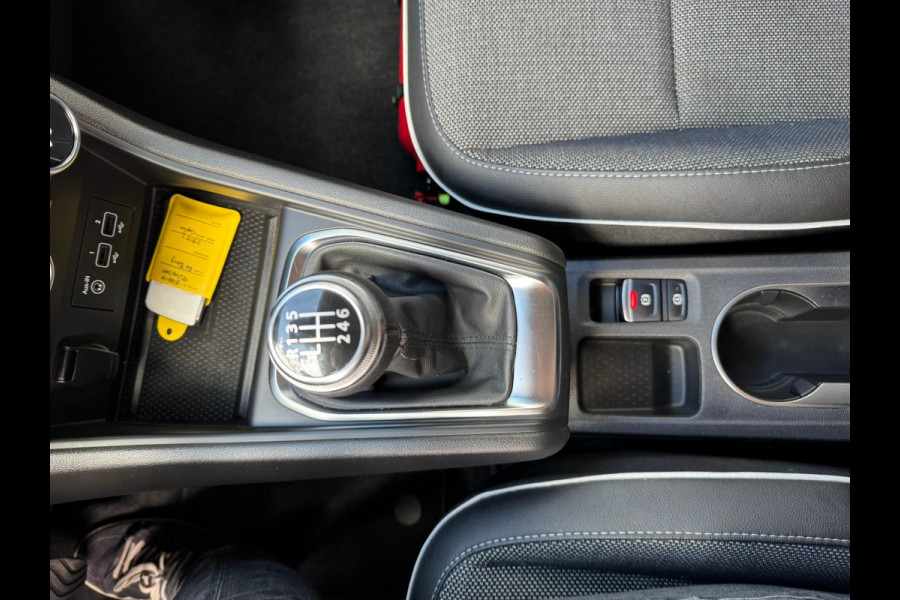 Renault Captur TCe 90 Intens Groot navi / Camera / P-sensoren V&A / Dakdragers / Apple Car Play & Android Auto