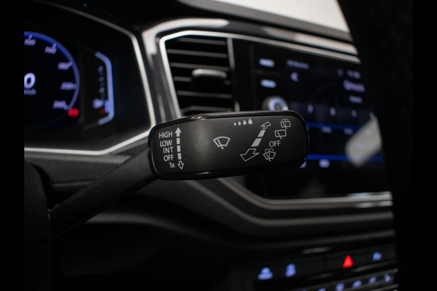 Volkswagen T-Roc 1.5 TSI Sport (APPLE CARPLAY,NAVI,LED,XENON,DIGITALE DASH,STOELVERWARMING,PDC,CRUISE,CLIMATE,NETTESTAAT))