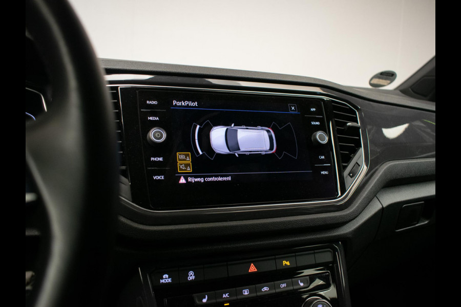 Volkswagen T-Roc 1.5 TSI Sport (APPLE CARPLAY,NAVI,LED,XENON,DIGITALE DASH,STOELVERWARMING,PDC,CRUISE,CLIMATE,NETTESTAAT))