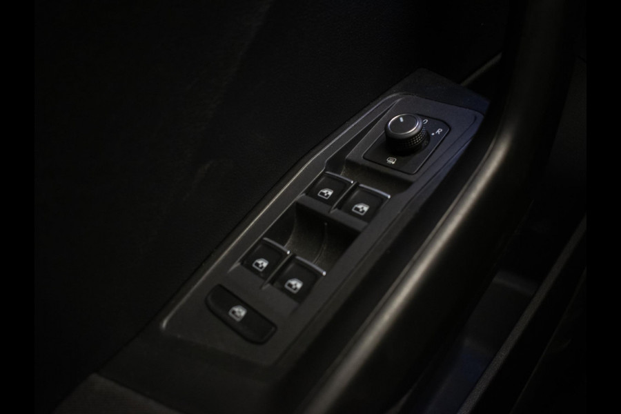 Volkswagen T-Roc 1.5 TSI Sport (APPLE CARPLAY,NAVI,LED,XENON,DIGITALE DASH,STOELVERWARMING,PDC,CRUISE,CLIMATE,NETTESTAAT))