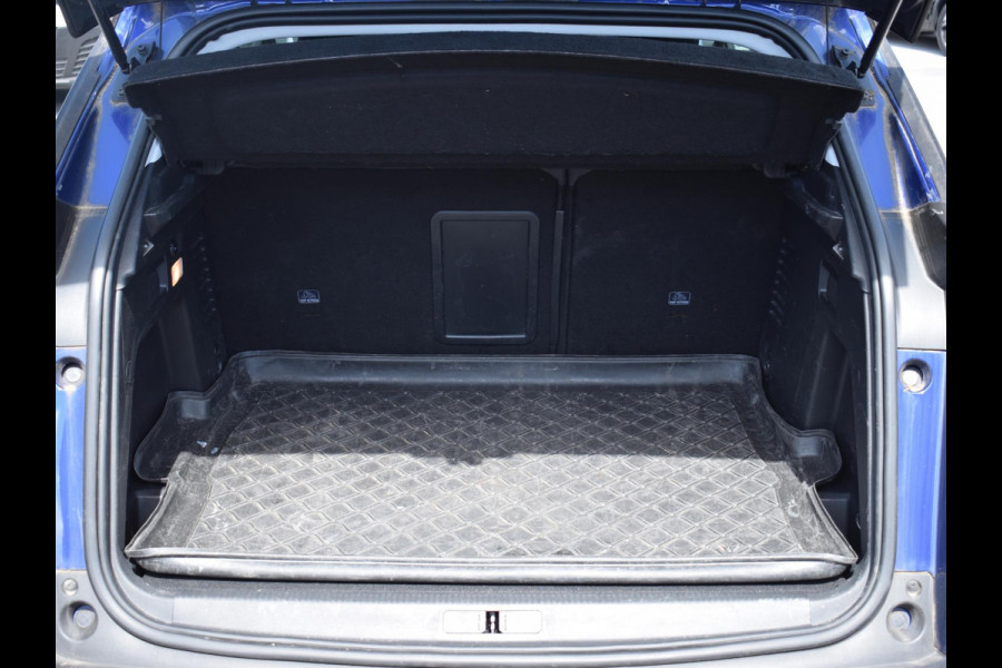 Peugeot 3008 1.2 PureTech Allure NIEUWE DISTRIBUTIE | TREKHAAK | ACHTERUITRIJCAMERA MET SENSOREN | NAVIGATIE | E.C.C. |
