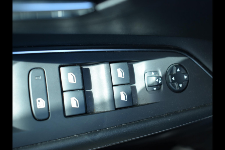 Peugeot 3008 1.2 PureTech Allure NIEUWE DISTRIBUTIE | TREKHAAK | ACHTERUITRIJCAMERA MET SENSOREN | NAVIGATIE | E.C.C. |