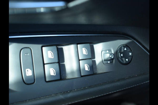 Peugeot 3008 1.2 PureTech Allure NIEUWE DISTRIBUTIE | TREKHAAK | ACHTERUITRIJCAMERA MET SENSOREN | NAVIGATIE | E.C.C. |