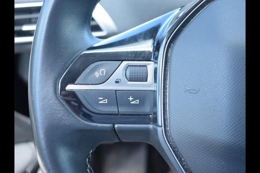Peugeot 3008 1.2 PureTech Allure NIEUWE DISTRIBUTIE | TREKHAAK | ACHTERUITRIJCAMERA MET SENSOREN | NAVIGATIE | E.C.C. |