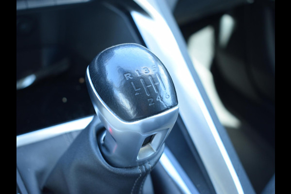 Peugeot 3008 1.2 PureTech Allure NIEUWE DISTRIBUTIE | TREKHAAK | ACHTERUITRIJCAMERA MET SENSOREN | NAVIGATIE | E.C.C. |