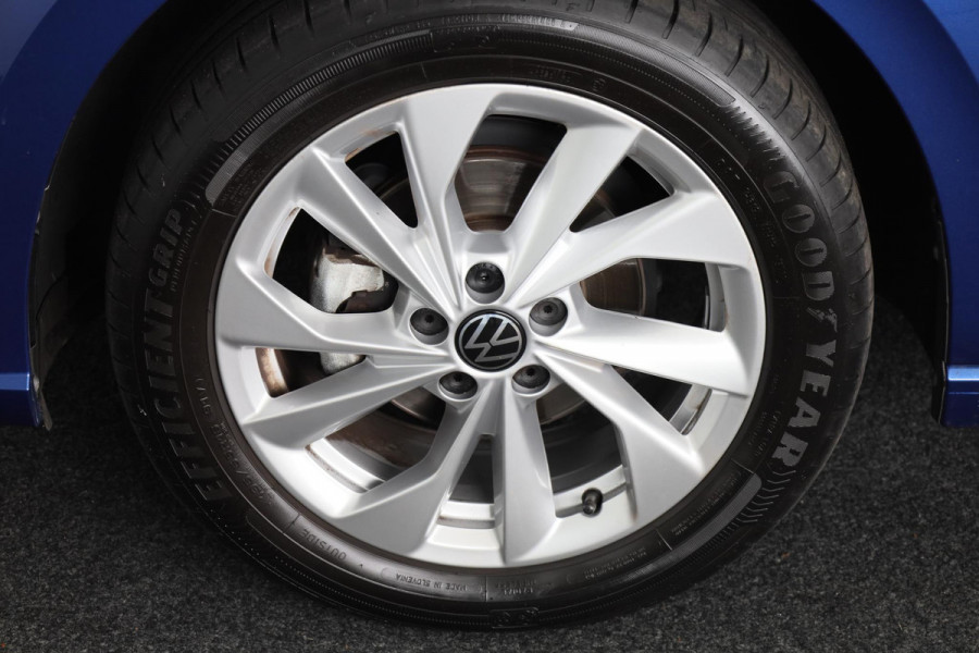 Volkswagen Polo 1.0 TSI Style 95 pk | Navigatie | LM-velgen|Parkeersensoren | Digital display| Adaptieve cruise control|