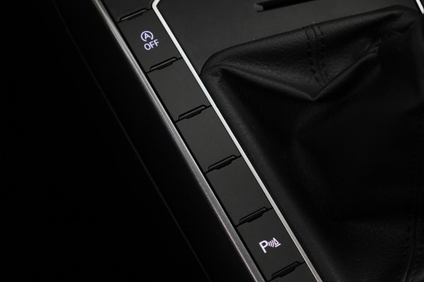 Volkswagen Polo 1.0 TSI Style 95 pk | Navigatie | LM-velgen|Parkeersensoren | Digital display| Adaptieve cruise control|