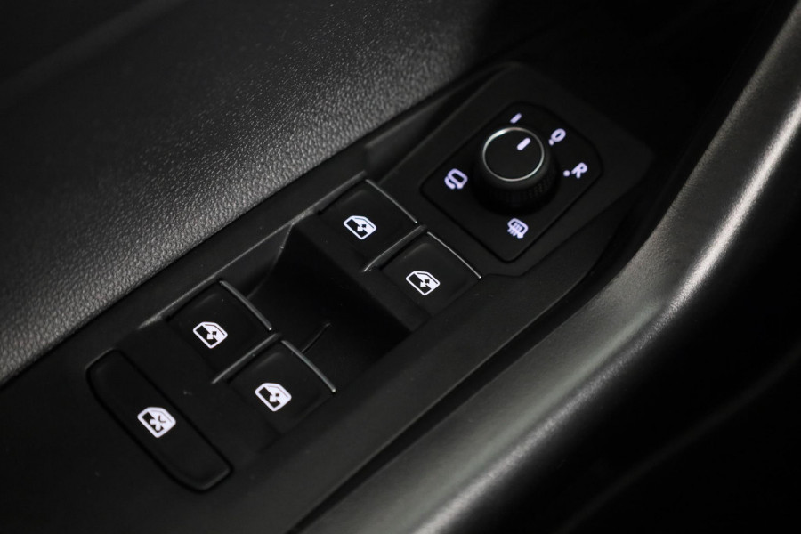 Volkswagen Polo 1.0 TSI Style 95 pk | Navigatie | LM-velgen|Parkeersensoren | Digital display| Adaptieve cruise control|