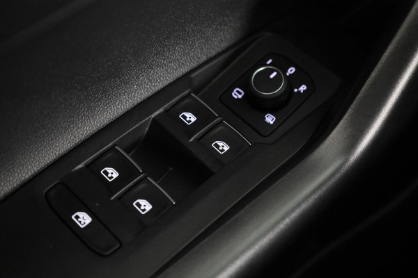 Volkswagen Polo 1.0 TSI Style 95 pk | Navigatie | LM-velgen|Parkeersensoren | Digital display| Adaptieve cruise control|