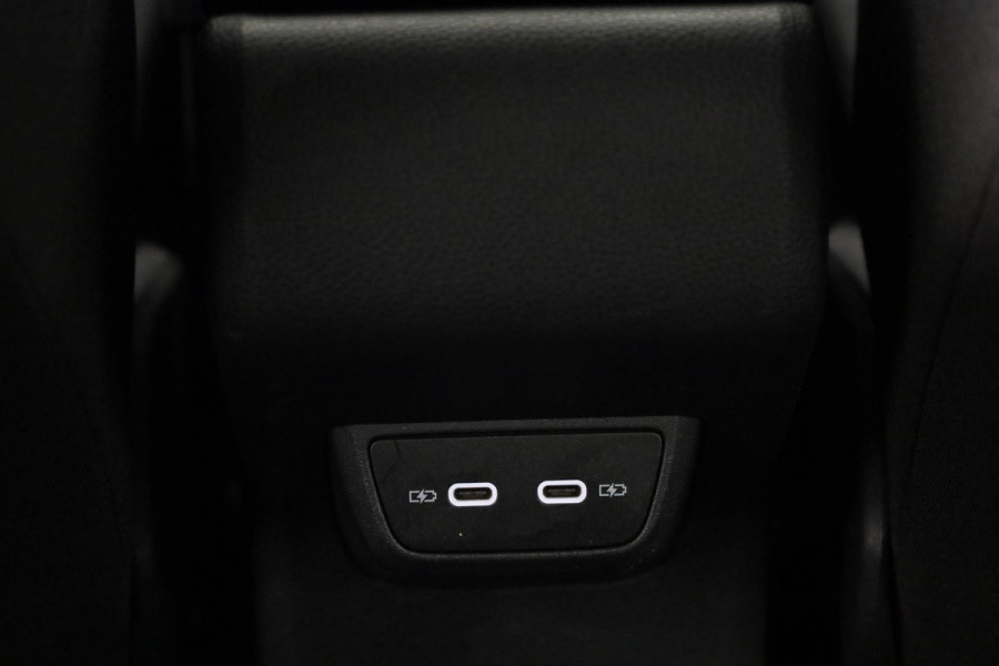Volkswagen Polo 1.0 TSI Style 95 pk | Navigatie | LM-velgen|Parkeersensoren | Digital display| Adaptieve cruise control|