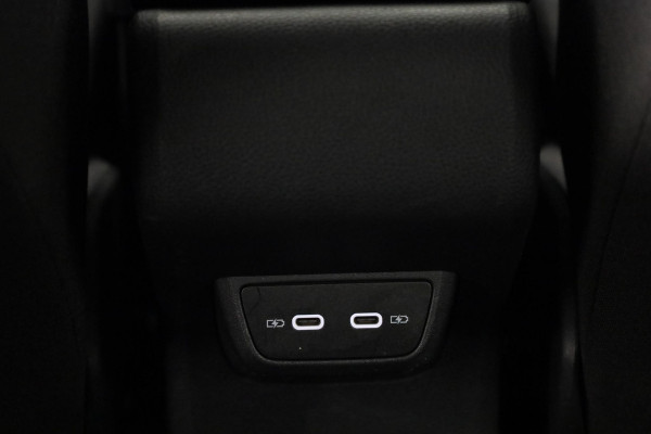 Volkswagen Polo 1.0 TSI Style 95 pk | Navigatie | LM-velgen|Parkeersensoren | Digital display| Adaptieve cruise control|