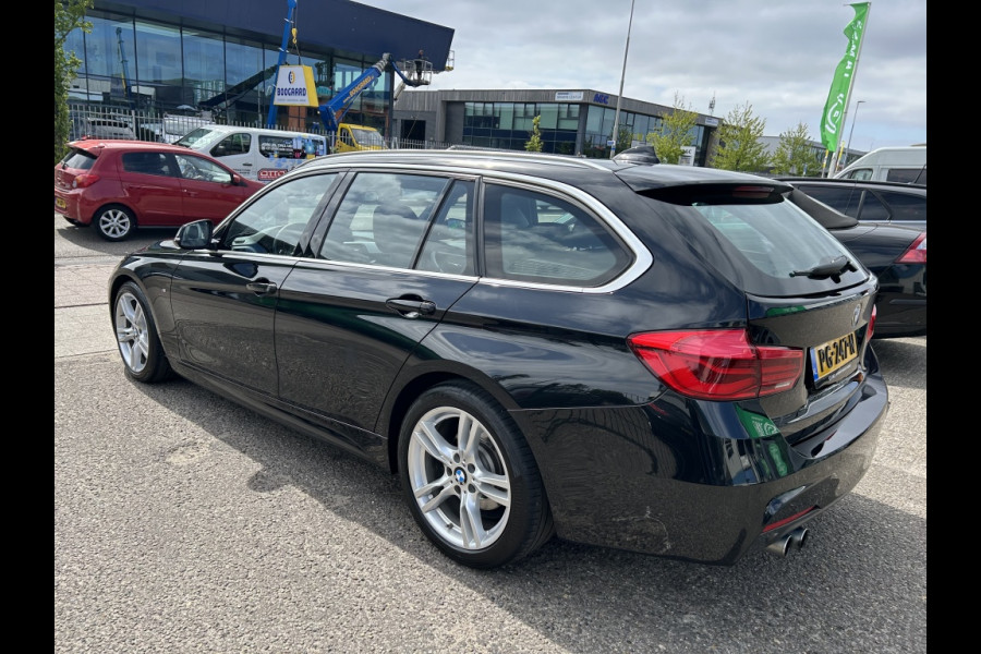 BMW 3 Serie Touring 320i Sp.L Exec.