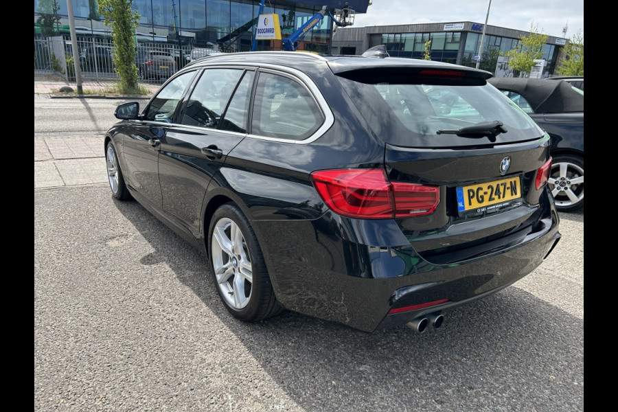 BMW 3 Serie Touring 320i Sp.L Exec.