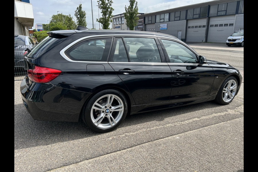 BMW 3 Serie Touring 320i Sp.L Exec.