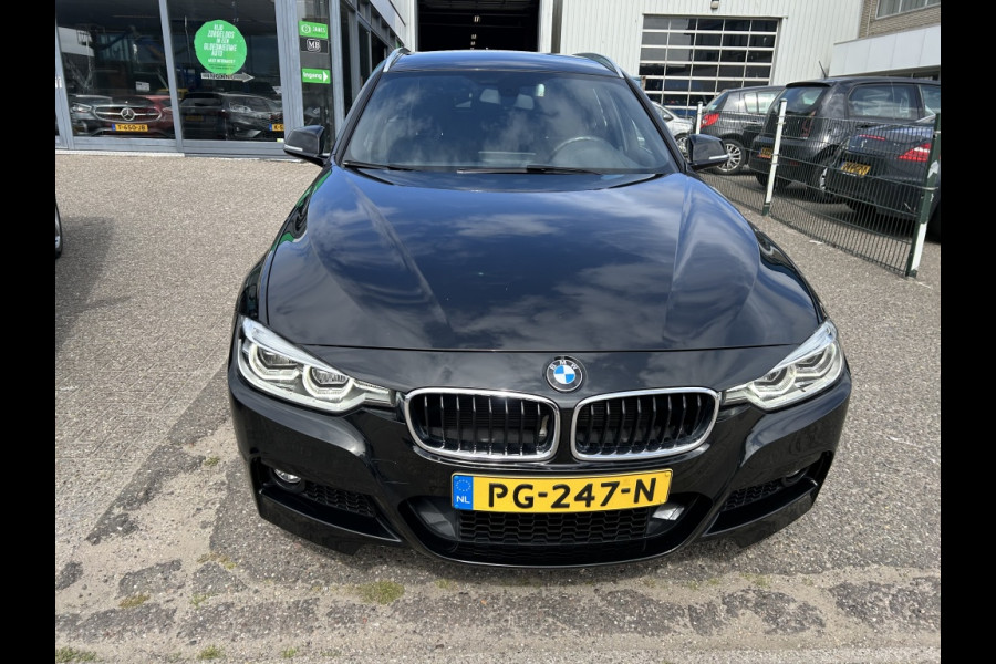 BMW 3 Serie Touring 320i Sp.L Exec.