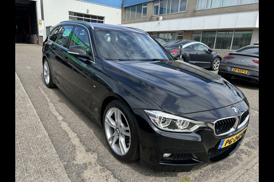 BMW 3 Serie Touring 320i Sp.L Exec.