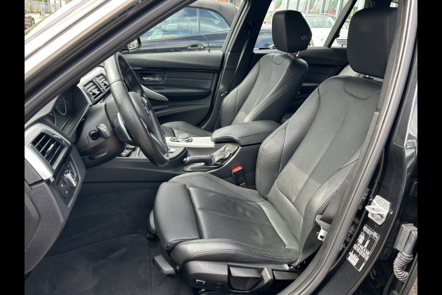 BMW 3 Serie Touring 320i Sp.L Exec.