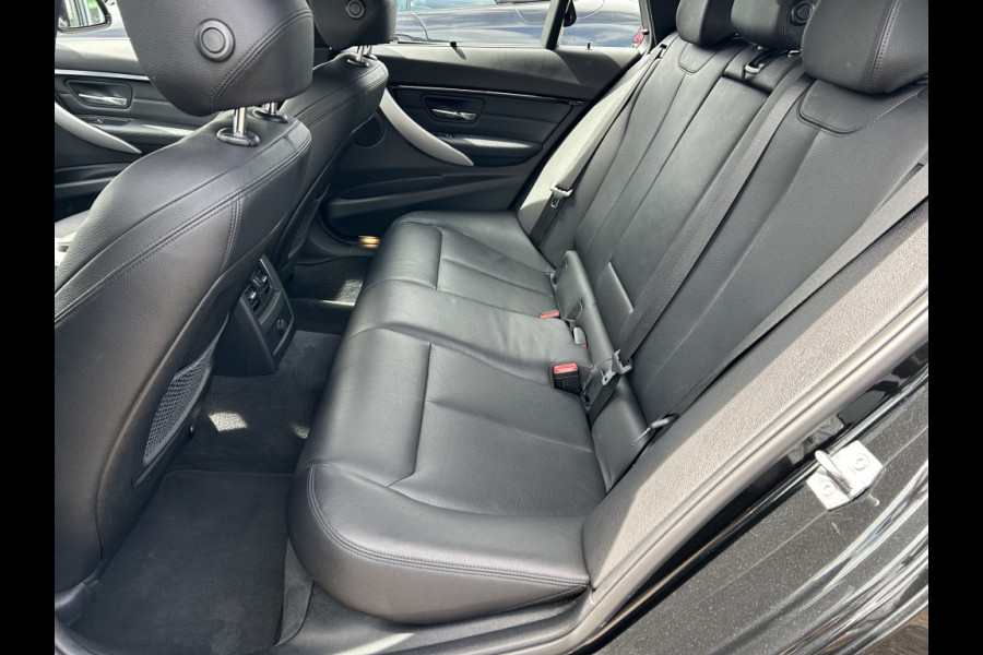 BMW 3 Serie Touring 320i Sp.L Exec.