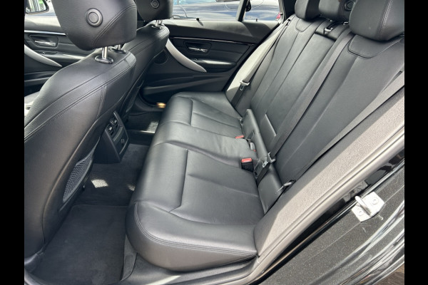BMW 3 Serie Touring 320i Sp.L Exec.