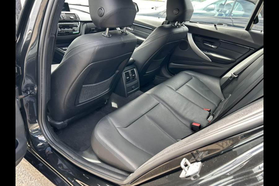 BMW 3 Serie Touring 320i Sp.L Exec.