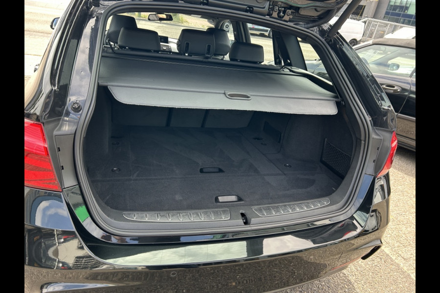 BMW 3 Serie Touring 320i Sp.L Exec.