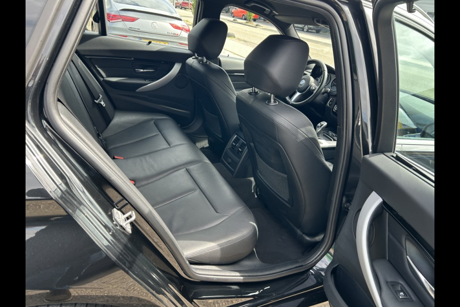 BMW 3 Serie Touring 320i Sp.L Exec.