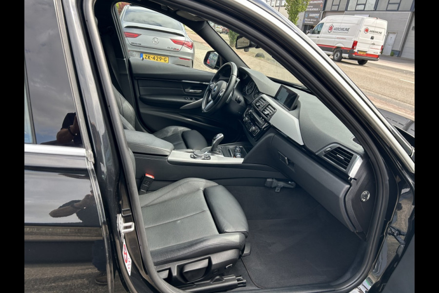 BMW 3 Serie Touring 320i Sp.L Exec.