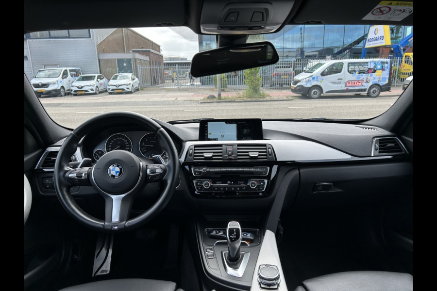 BMW 3 Serie Touring 320i Sp.L Exec.
