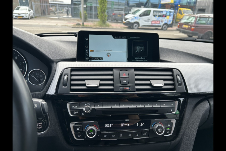 BMW 3 Serie Touring 320i Sp.L Exec.