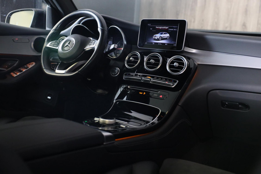 Mercedes-Benz GLC Coupé 250 4MATIC AMG 63 Look / AUT / Open Dak / Dode Hoek / Cruise Control / Camera / Pdc / Xenon / 19 In