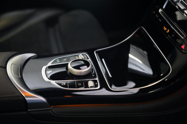 Mercedes-Benz GLC Coupé 250 4MATIC AMG 63 Look / AUT / Open Dak / Dode Hoek / Cruise Control / Camera / Pdc / Xenon / 19 In