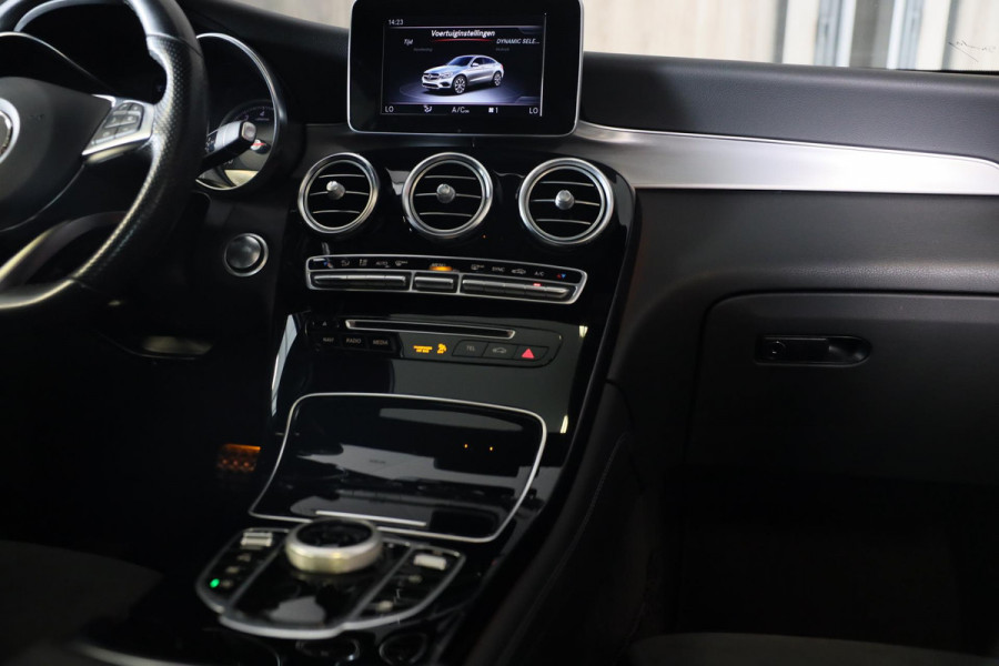 Mercedes-Benz GLC Coupé 250 4MATIC AMG 63 Look / AUT / Open Dak / Dode Hoek / Cruise Control / Camera / Pdc / Xenon / 19 In