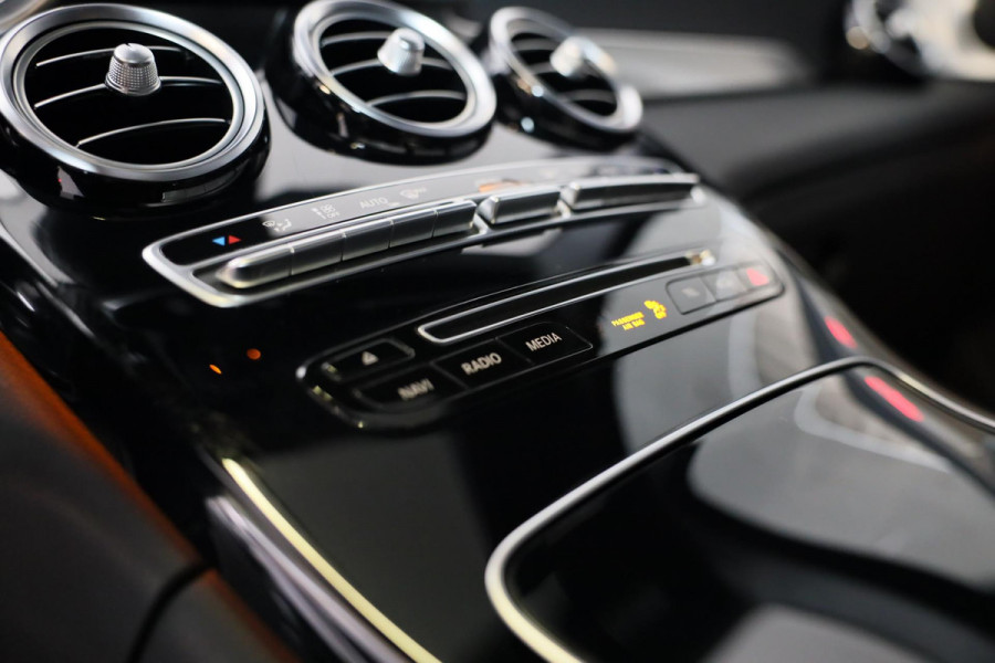 Mercedes-Benz GLC Coupé 250 4MATIC AMG 63 Look / AUT / Open Dak / Dode Hoek / Cruise Control / Camera / Pdc / Xenon / 19 In