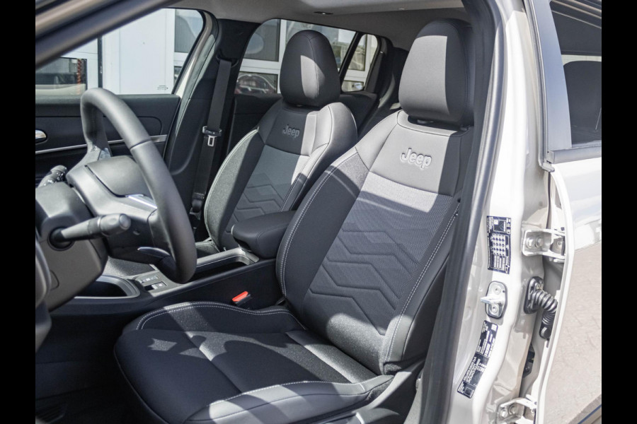 Jeep Avenger Summit 54 kWh | Schuif/Kanteldak | Winter Pack | Warmtepomp | Info&Convenience Pack | Full Operational Lease € 599,-
