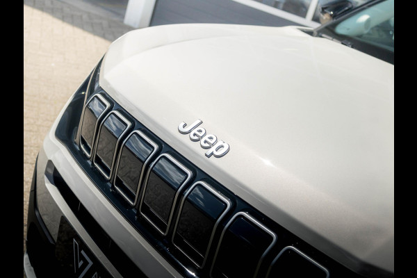 Jeep Avenger Summit 54 kWh | Schuif/Kanteldak | Winter Pack | Warmtepomp | Info&Convenience Pack | Full Operational Lease € 599,-