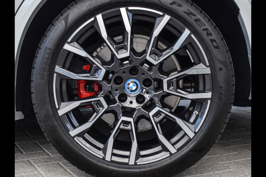 BMW X5 xDrive50e | M-SPORT | PANORAMADAK | LUCHTVERING | DRIVING ASSISTANT | ACTIVE CRUISE | COMFORT ACCESS | ICONIC GLOW | COMFORT SEA