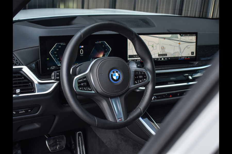 BMW X5 xDrive50e | M-SPORT | PANORAMADAK | LUCHTVERING | DRIVING ASSISTANT | ACTIVE CRUISE | COMFORT ACCESS | ICONIC GLOW | COMFORT SEA