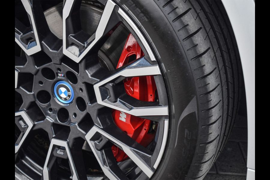 BMW X5 xDrive50e | M-SPORT | PANORAMADAK | LUCHTVERING | DRIVING ASSISTANT | ACTIVE CRUISE | COMFORT ACCESS | ICONIC GLOW | COMFORT SEA